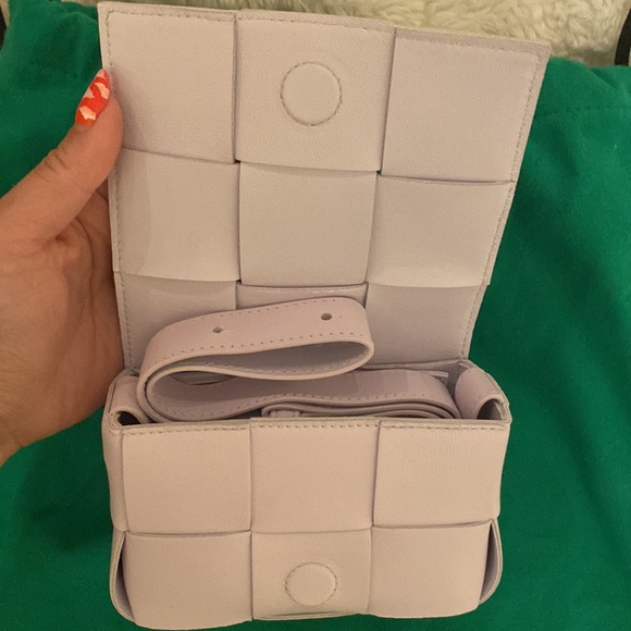 Bottega Veneta Mini Intreccio crossbody bag in color “Mirth Washed” - Picture 5 of 6